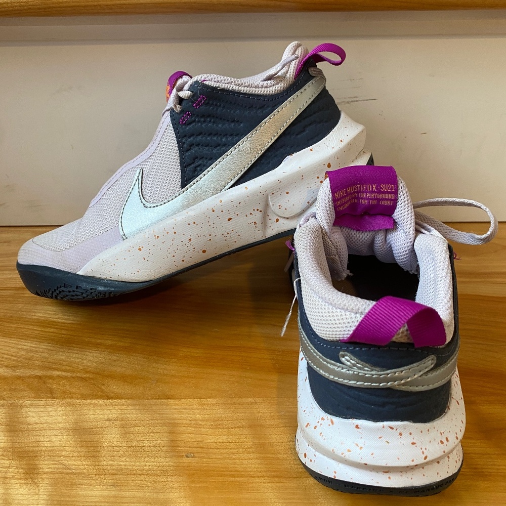 Nike Team Hustle D10 Basketball shoes
